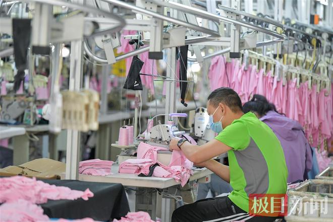 年产服装2500万件（套）的爱帝产品远销世界50多个国家和地区(图6)